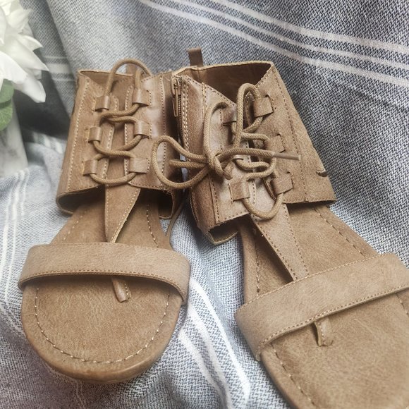 Sugar Sandals size 8 - Picture 2 of 3